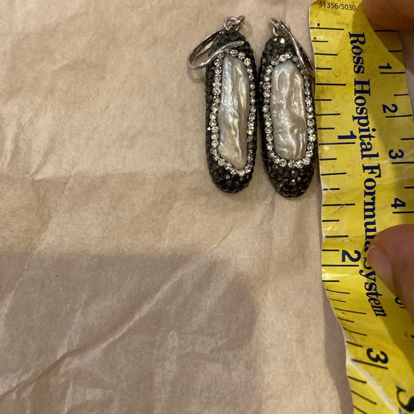 Mother of pearl dangle earrings - Picture 2 of 3